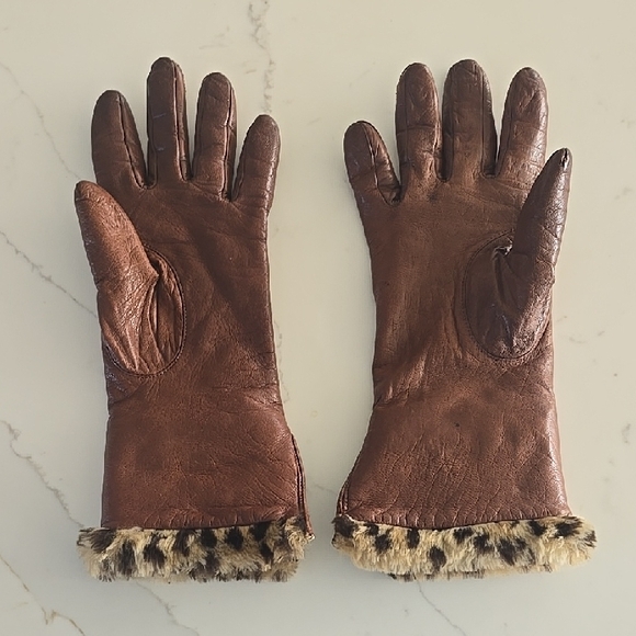 Isotoner Cashmere Lined Brown Leather Gloves with Faux Fur Cuff - Picture 3 of 8